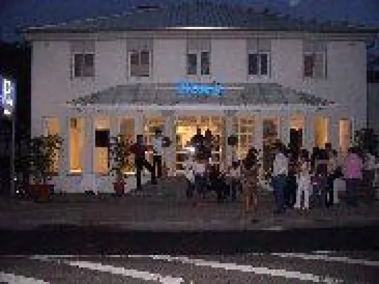Bild: Der Löwe ist los - Musiklokal „Lion`s“ in Erding feiert Eröffnung in bester Party-Manier.