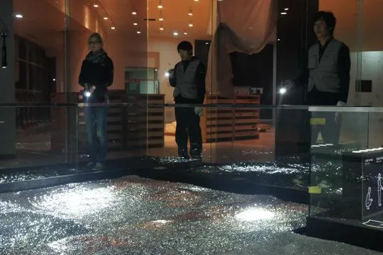 Bild: „River is …“ – Spiegelinstallation in Korea
