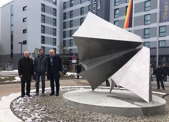 Bild: „zu den Sternen“ - Enthüllung des neuen Wahrzeichens im asto Park