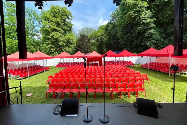 Judy Winter und Live-Shows aus London auf dem Jovyplatz in Gladbeck Bild: Judy Winter und Live-Shows aus London auf dem Jovyplatz in Gladbeck
