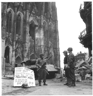 Bild: Die Macht der Pressebilder -100 Tage amerikanische Besatzung in Köln: Vortrag mit Fotos und Filmen im Carl Duisberg Centrum