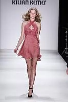 Bild: Fashion and Music - Modeopfer110 über die Herbst/Winter 09 Modekollektion des Berliner Designers KILIAN KERNER