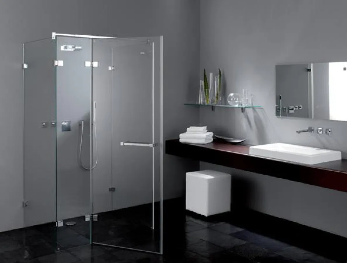 Die Dusche aus Glas ist der Blickfang eines modernen Bades. Foto: Dorma