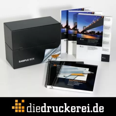Bild: Neue Sample Box von Onlineprinters führt durch das Drucksachensortiment