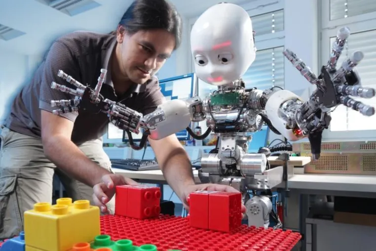 Bild: Roboter und Fledermäuse
