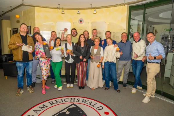 Bild: Retro-Vibes zum Jubiläum: ORANGE CUP startet in die 20. Golf-Saison