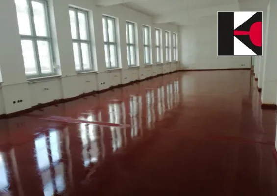 Bild: Mit LEOSTEEN hochwertige Fußbodenbeläge einsetzen – traditioneller Steinholzfußboden auf moderne Art