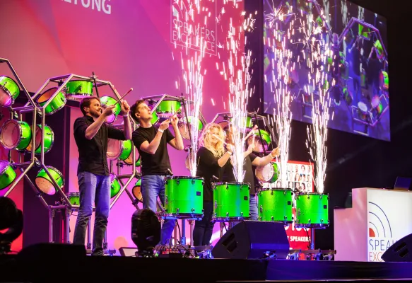 Bild: Da werden Sie geholfen! Verona Pooth ist Top Act auf dem #nxtKNOWLEDGE Stuttgarter Wissensforum  