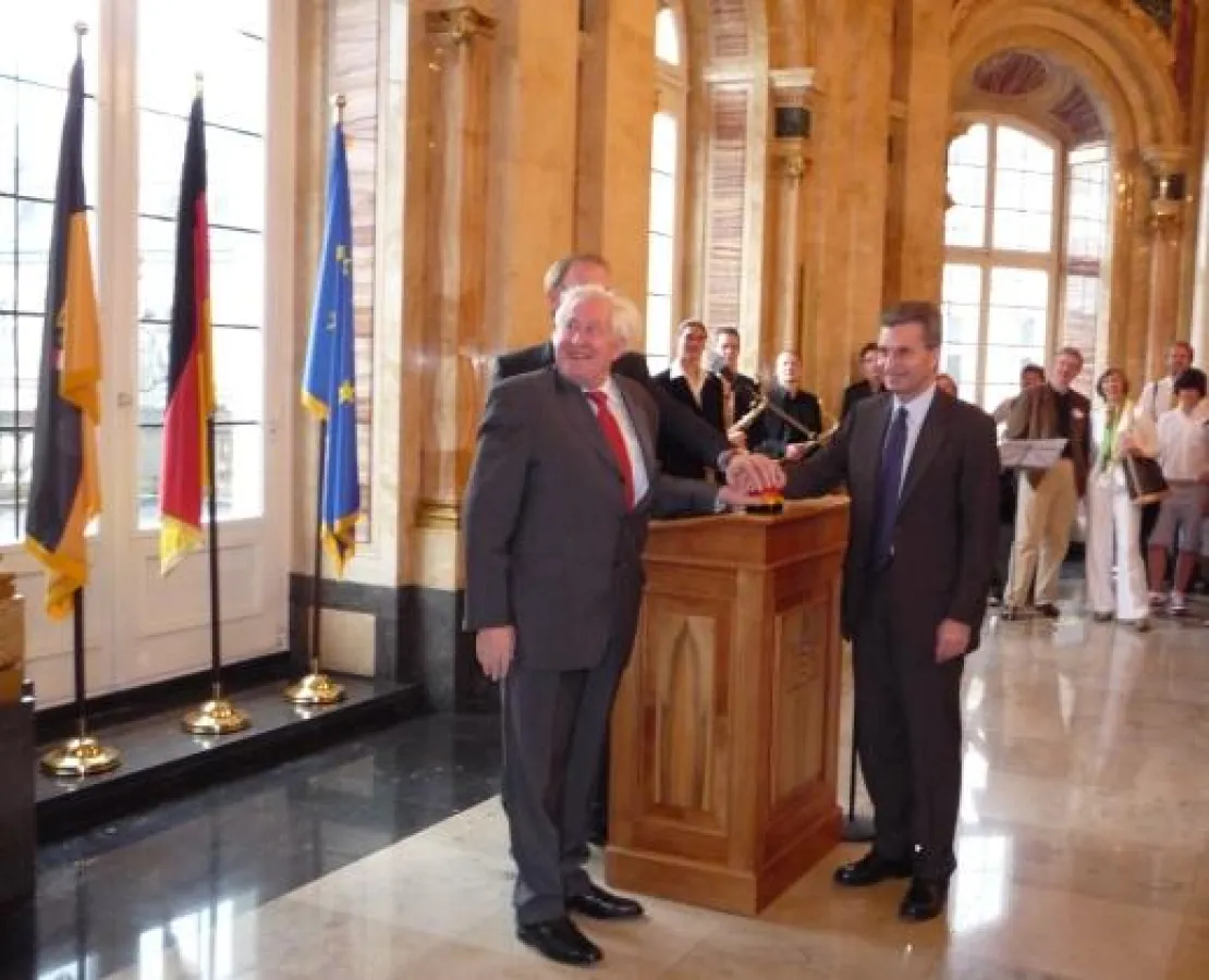 Vorsitzender der KAS, Ministerpräsident a. D. Professor Dr. Bernhard Vogel und Gastgeber der Jahrestagung, Ministerpräsident Günther Oettinger, beim Start des Netzwerkes