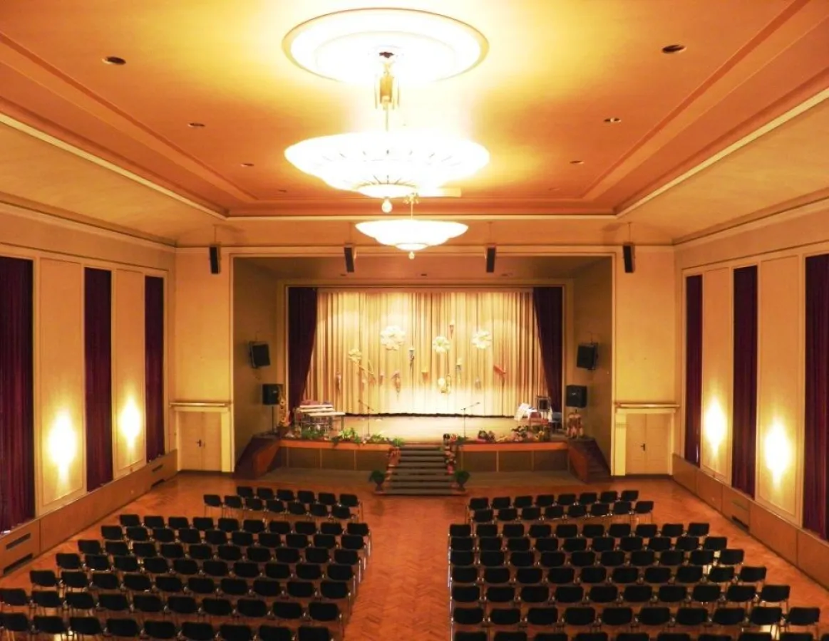 Großer Saal im August 2010