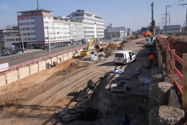 Bild: Bauarbeiten für Bürogebäude der Aurelis in Nürnberg haben begonnen