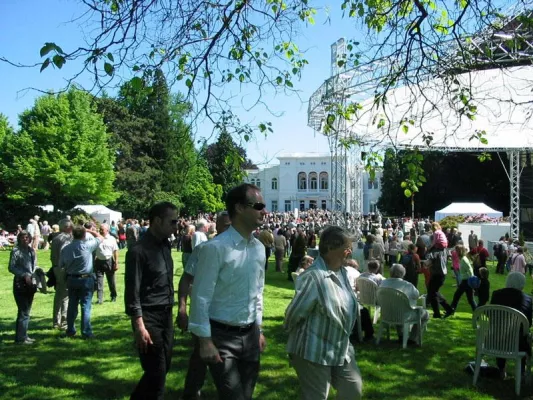 Bild: insglück setzt 60-jähriges Bestehen des Amtes des Bundespräsidenten in Szene
