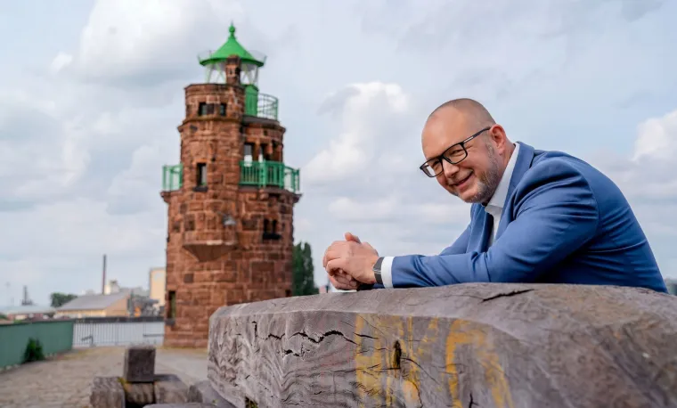 „Ist Massenarbeitslosigkeit UNAUSWEICHLICH?" Experte für Krisenpotenziale zeigt Szenario für 2026 Bild: „Ist Massenarbeitslosigkeit UNAUSWEICHLICH?" Experte für Krisenpotenziale zeigt Szenario für 2026