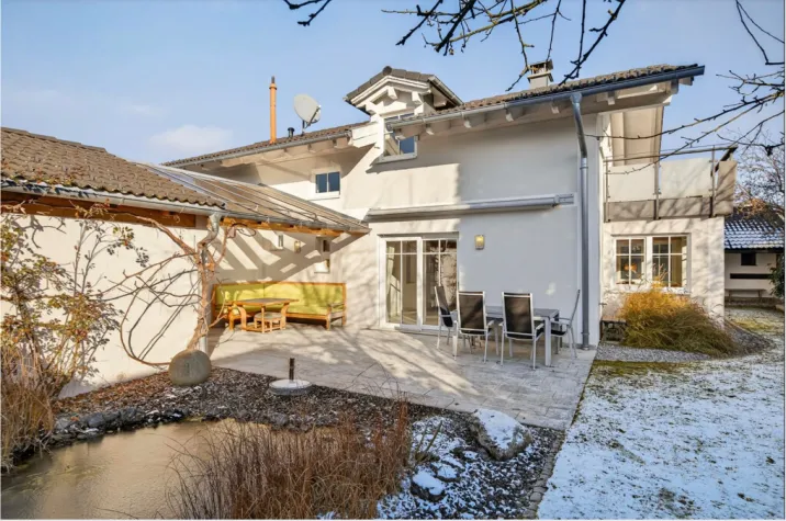 Bild: Wohnen, wo andere Urlaub machen – Einfamilienhaus mit Lift, Teich und Halleluja-Gefühl