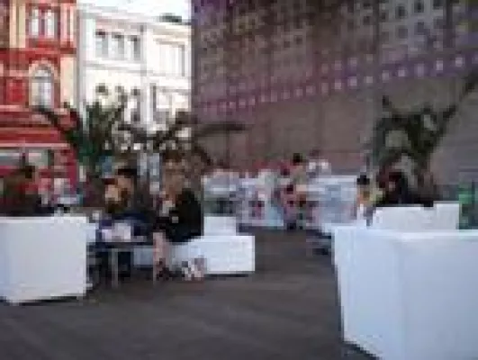 Bild: Mit Edgar auf dem Kiez - Edgar eröffnet mit Schmidts TIVOLI die Edgar Lounge auf dem Spielbudenplatz