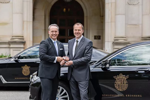Bild: Luxuslimousinen für die Gäste des Schlosshotels