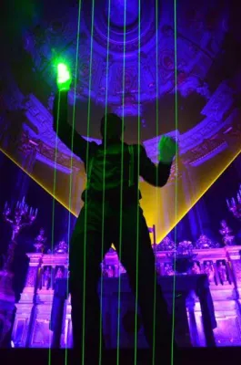 Bild: RALPH LIGHT: HYMN OF THE LIGHT & BILDER EINER AUSSTELLUNG