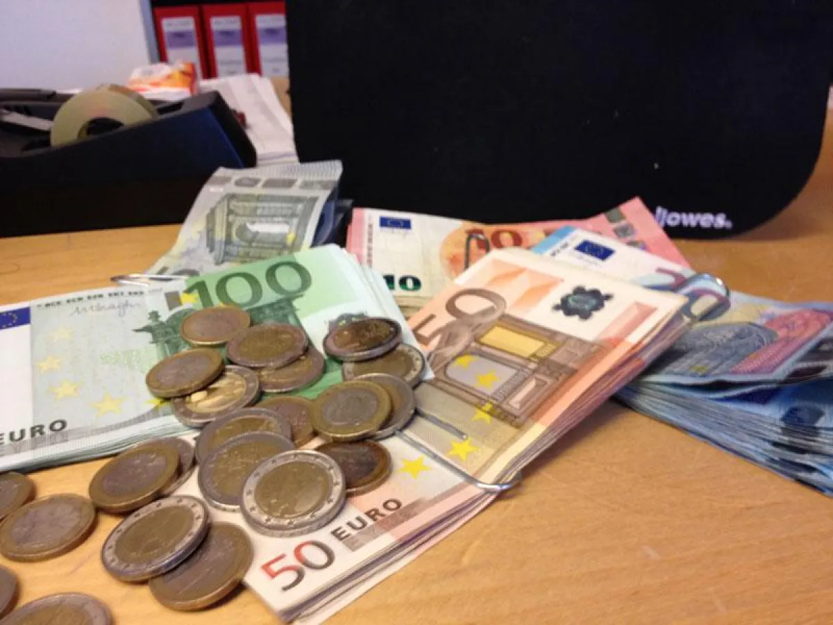 Spendengeld (Foto: OLYMP, frei zur Veröffentlichung bei Namensnennung)