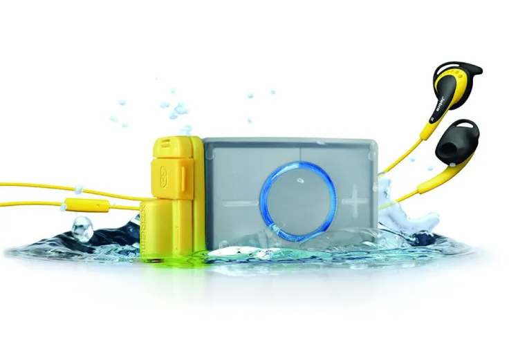 Bild: Wasserdichte Kommunikation: CEECOACH XTREME sorgt für eine sichere Verbindung im Outdoor-Sport