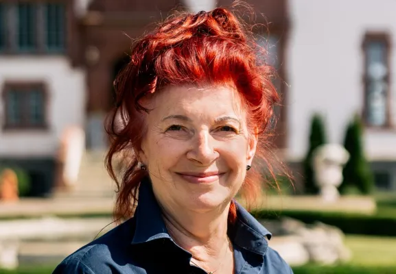 Bild: Seehotel Schloss Klink: Vom Stall an die Bar - Simone Lindemann feiert ihr 25. Jubiläum