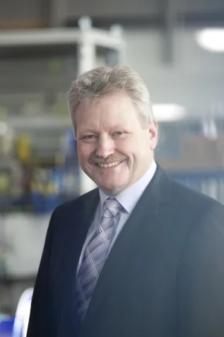 futronic-Chef Wolfgang Lachmann feiert 25-Jähriges Bild: futronic-Chef Wolfgang Lachmann feiert 25-Jähriges