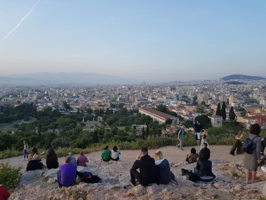Bild: Mitten in Athen ist der Sonnenuntergang zum Träumen schön