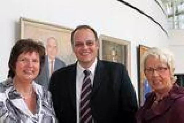 Bild: (27.5.2009) Düsseldorf - Kai Uffelmann zu Besuch im Düsseldorfer Landtag – Präsidentin Regina van Dinther: