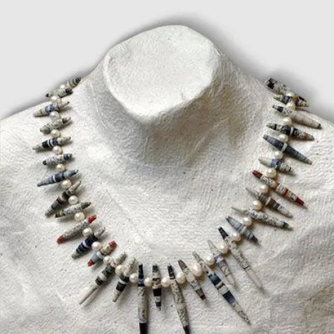 Imposante Colliers aus den Nachrichten von gestern Bild: Imposante Colliers aus den Nachrichten von gestern