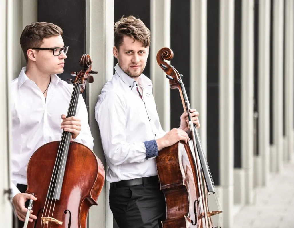 Grandcelliduo: Julian Bachmann und Vassily Bystrov | Treppenhauskonzert in Essen