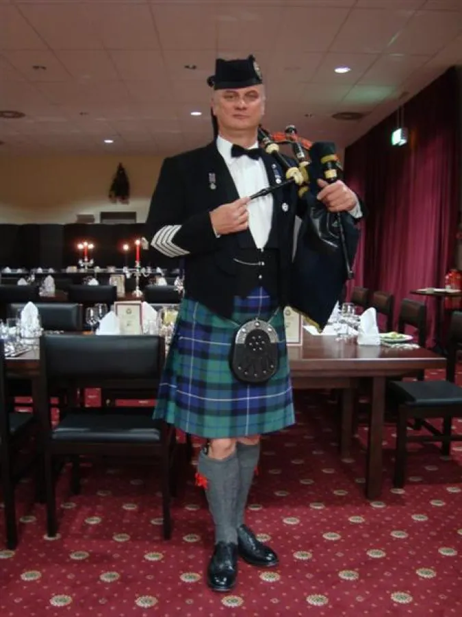 Pipe Major Ronnie Bromhead