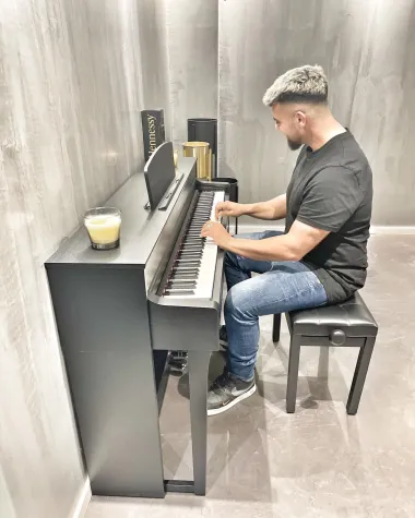 Bild: Rapper Sharief mit Single in den Charts 