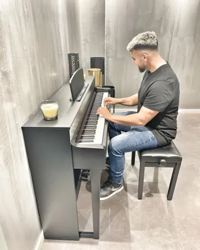 Bild: Rapper Sharief mit Single in den Charts 