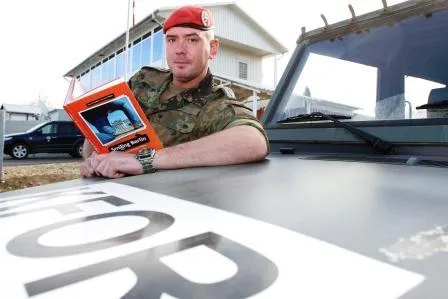 Bild: „Ein Stück Heimat in der Ferne“ Berliner Soldat stationiert in Pristina, Kosovo über „Smiling Berlin“