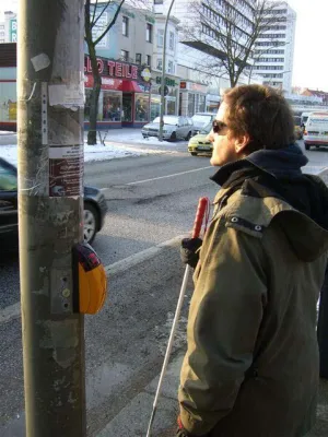 Bild: Gemeinschaftsstraßen in Hamburg: sehbehinderte und blinde Menschen verunsichert