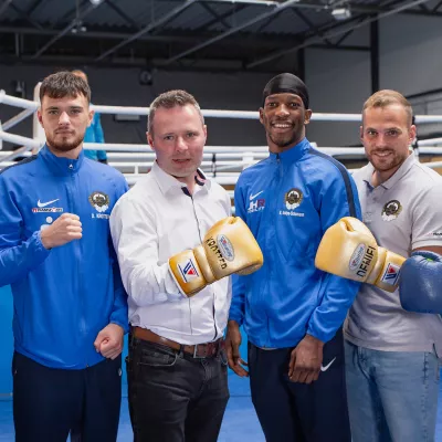Bild: Passt wie die Faust aufs Auge - Neue Bildungspartnerschaft: Boxclub Traktor Schwerin und WINGS-Fernstudium