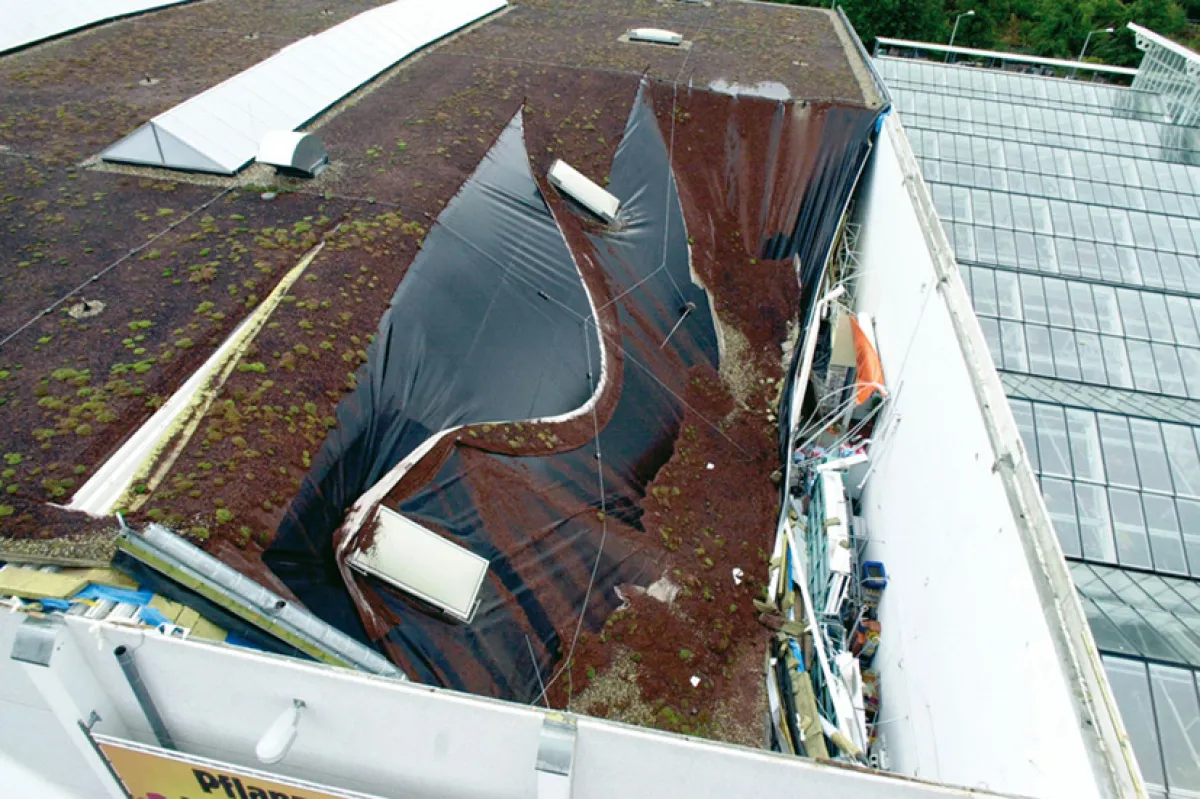 Klimaveränderung und Mängel bei der Bauausführung sind die häufigsten Auslöser für Dacheinstürze.