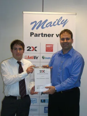 Bild: Maily erhält den 2X Software SBC Distribution Award 2006 für Central Europe
