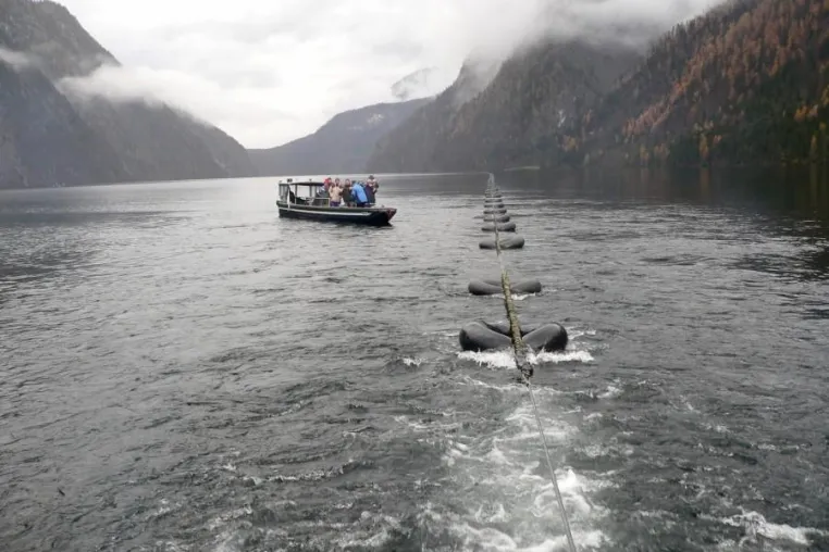 Bild: Nexans ersetzt 50 Jahre altes Mittelspannungskabel im Königssee durch VPE-isoliertes Seekabel