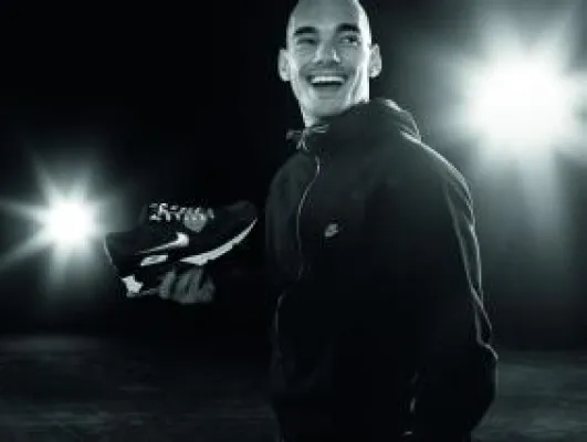Fußballstar Wesley Sneijder ist das Gesicht der neuesten „I Am The Rules“ Kampagne von Foot Locker und Nike Bild: Fußballstar Wesley Sneijder ist das Gesicht der neuesten „I Am The Rules“ Kampagne von Foot Locker und Nike