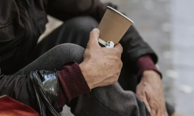 Gemeinsam gegen die wachsende Kluft zwischen Arm und Reich Internationaler Tag zur Beseitigung der Armut Bild: Gemeinsam gegen die wachsende Kluft zwischen Arm und Reich Internationaler Tag zur Beseitigung der Armut