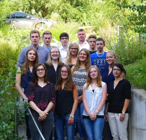 Bild: Dr. Schumacher begrüßt neue Azubis