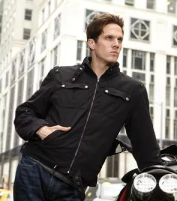 Bild: sceed42. Funktionelle Jacken für Scooterfahrer, die auch in der Freizeit richtig gut ankommen