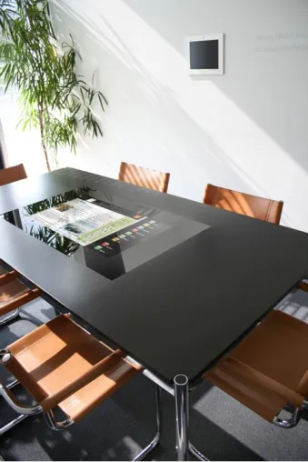 Digitaler Bürotisch auf der Integrated Systems Europe Bild: Digitaler Bürotisch auf der Integrated Systems Europe