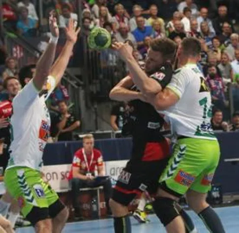 Bild: Handball: Erlangen unterliegt Göppingen knapp mit 24:25