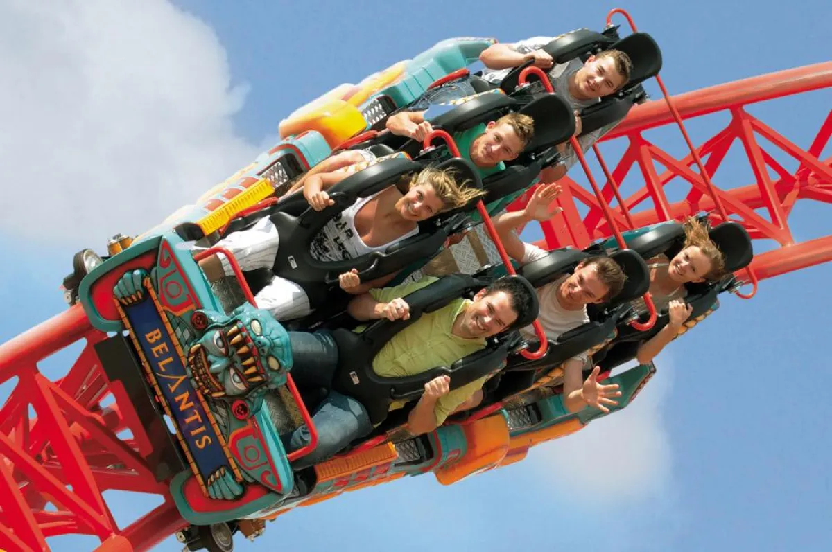 Nervenkitzel im Freizeitpark BELANTIS: Mega-Achterbahn HURACAN.