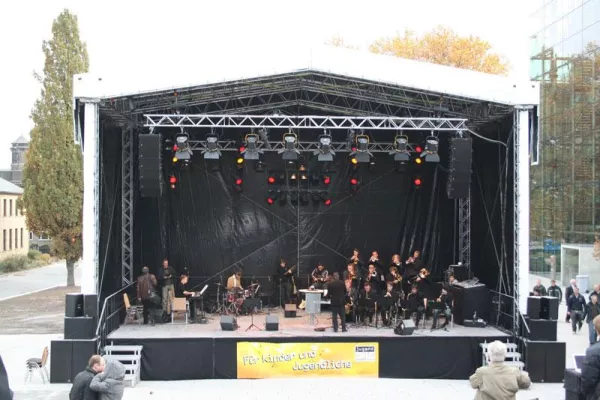 Bild: 2M konstruierte Open-Air-Bühne für Stadt Essen