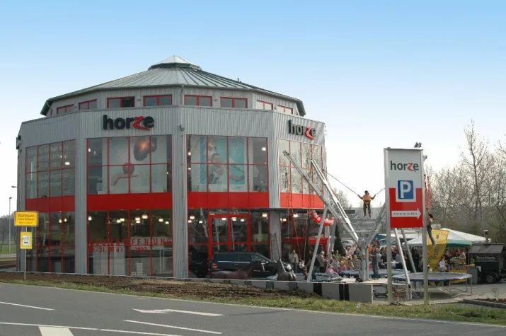 Bild: COWIS bringt die Warenwirtschaft bei Horze auf Trab