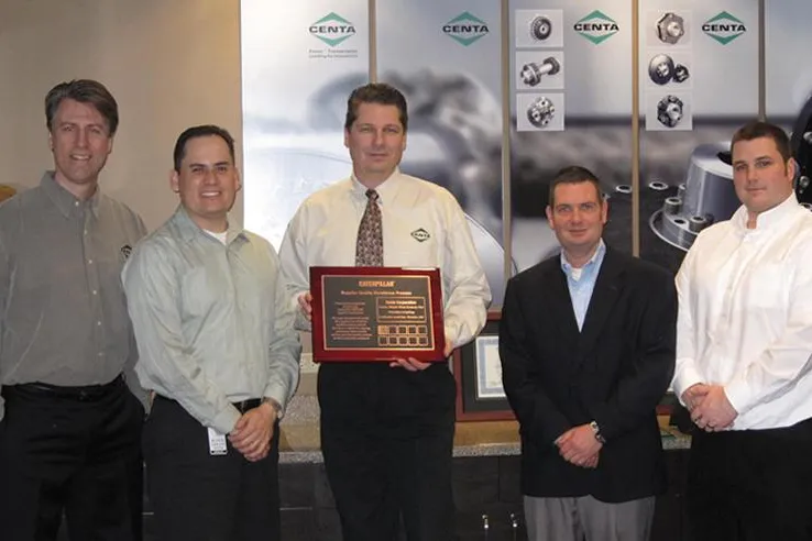 Bild: CENTA mit SQEP-Plakette in Bronze von Caterpillar ausgezeichnet