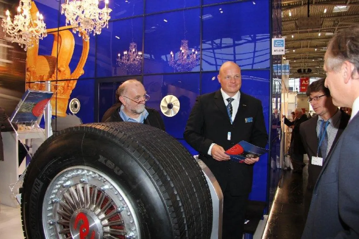 Das Interesse der Messebesucher auf der Münchner eCarTec an einem Radnabenantrieb für Nutzfahrzeuge von Ziehl-Abegg war sehr groß.