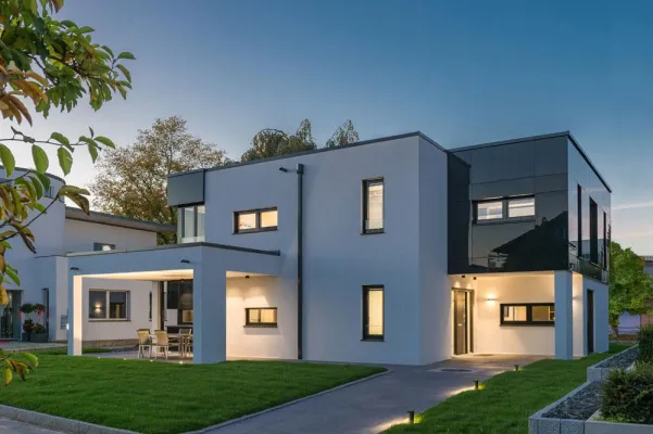 Bild: RENSCH-HAUS: Beeindruckende Musterhaus-Eröffnung - Imposantes Flachdachhaus für das besondere Wohnerlebnis